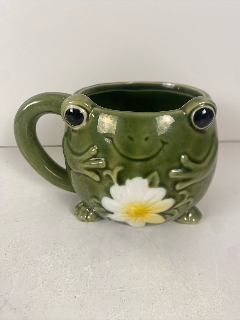 Cracker Barrel Green Frog Ceramic Mug White Daisy Accent